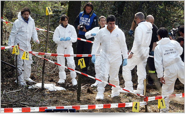 Polizia scientifica sul luogo di un crimine